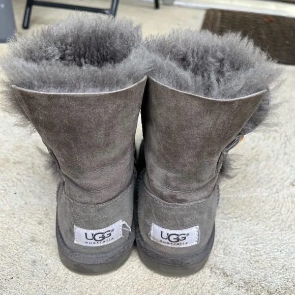 Girls Bailey Button Ugg Boots - Picture 4 of 4